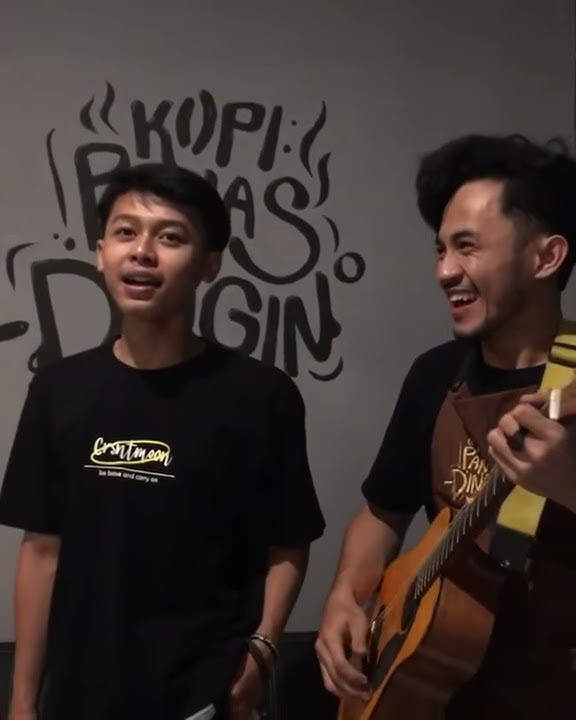 Story wa ko langsung berubah cover Rafa,cengkok Melayu dan gitar reggae! #RafaVanz! #CoverLagu!