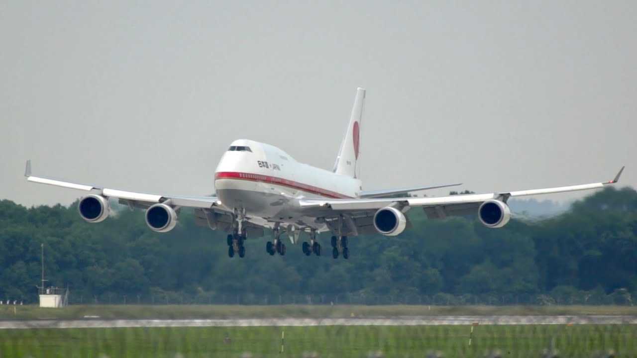 Widebody arrivals at Munich Airport Boeing 787 777 747 Airbus A380 A350 A340 A330 Compilation