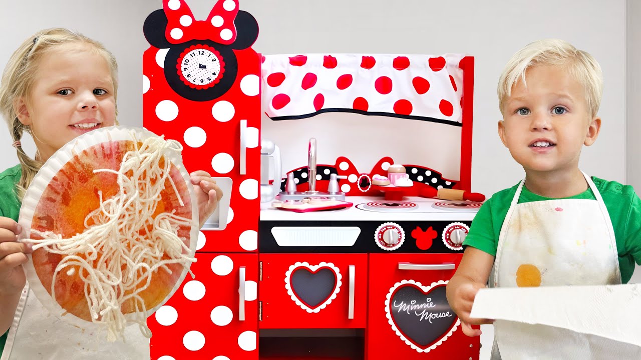 Naomi and David Cook Yummy Pizza and Burgers! Kitchen Playset for Kids