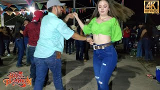 Cumbias con Los Hermanos Barrón en El Roble.