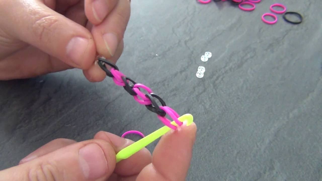 comment faire un bracelet en élastique avec une machine -   Comment  faire des bracelets, Bracelet elastique tutoriel, Faire des bracelets