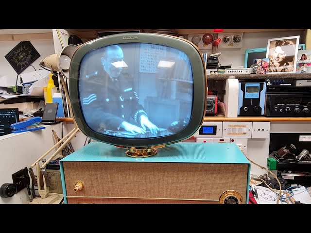 Philco Predicta doing her thing! - YouTube
