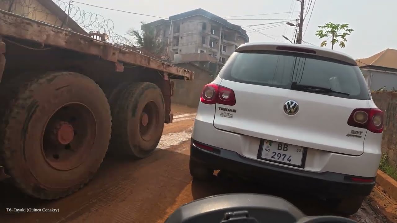 La vraie Conakry : route T6 jusqu’à la plage de Tayaki