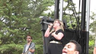 Kelly Clarkson- Stronger (What doesn't kill you) at Alice's Summerthing 2015 LIVE