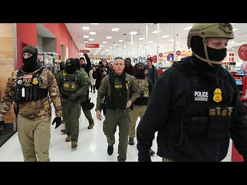 Источники: командир пограничного патруля Бовино и несколько агентов ICE покинут Миннеаполис во...