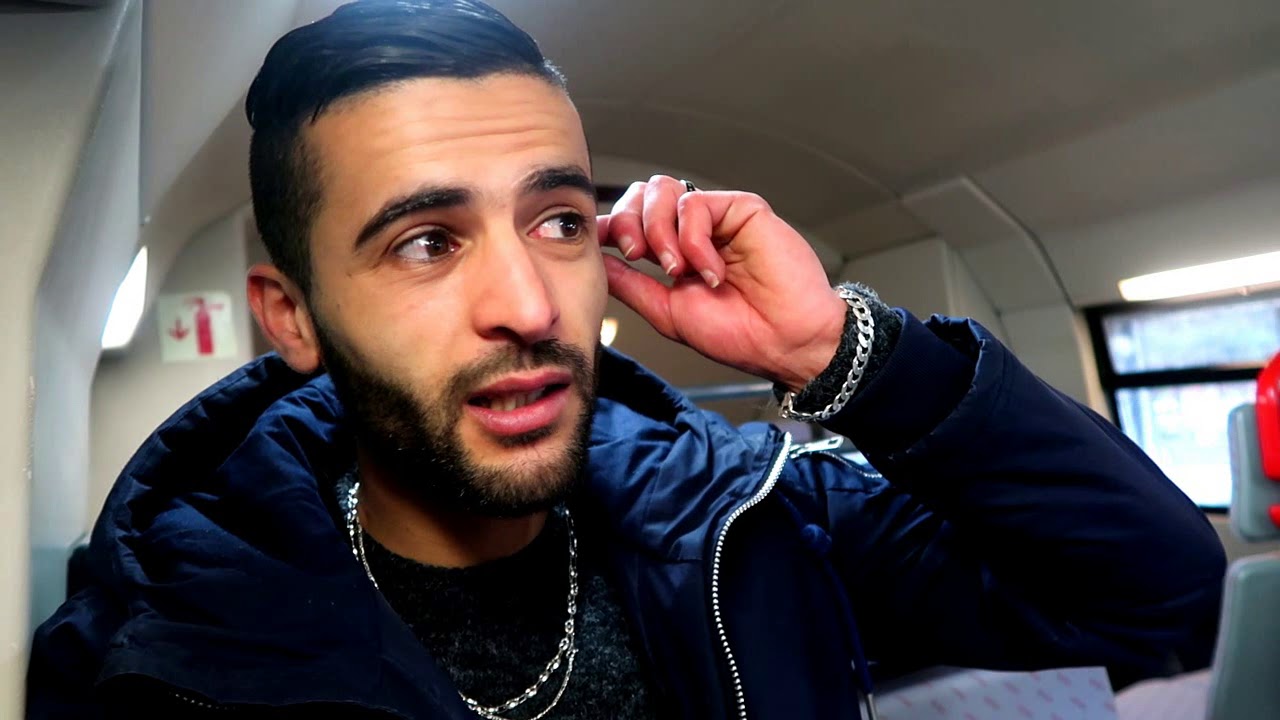 جمعية خيرية يساعدون المهاجرين في مدريد إسبانيا