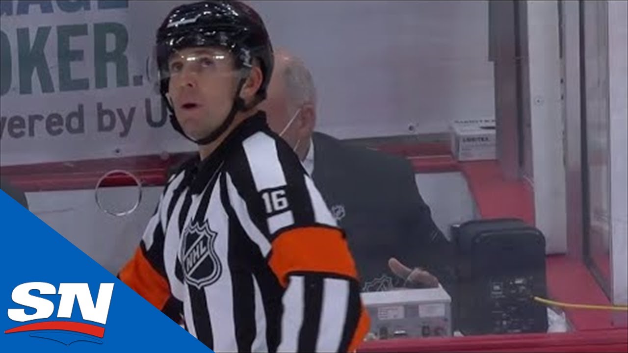 Lightning & Red Wings Have To Keep Playing While Broken Horn Bizarrely Keeps Blasting Mid-Play