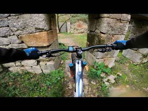 Vidéo : Randonnée des gorges de l’Alzou à Rocamadour : boucle de 12,5 km sur le GR6