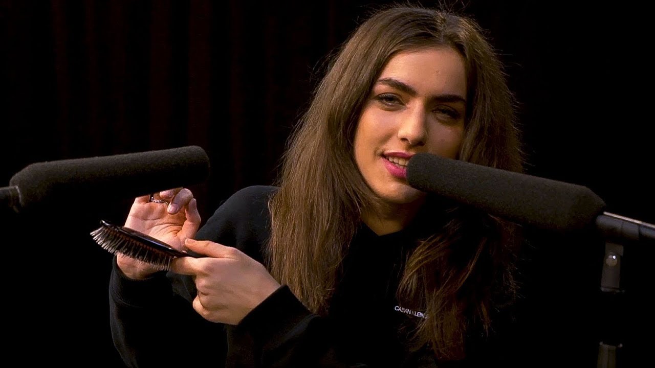 ASMR met Olga Leyers