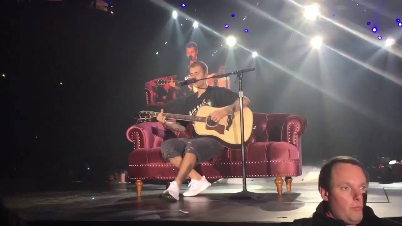 Justin Bieber singing Fast Car acoustic at Purpose Tour in