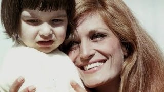 Video thumbnail of "Dalida - Mon Petit Bonhomme (1974)"