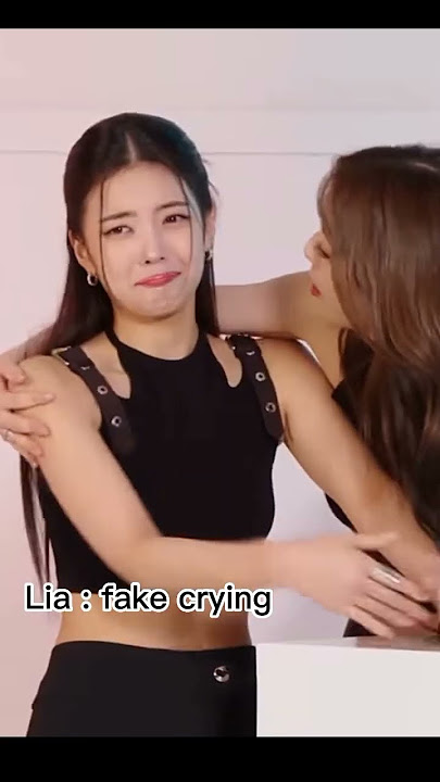 aww... yeji cares about Lia so much🥺🥺😌#itzy#lia #yeji#edit #cherry🍒blink #shorts
