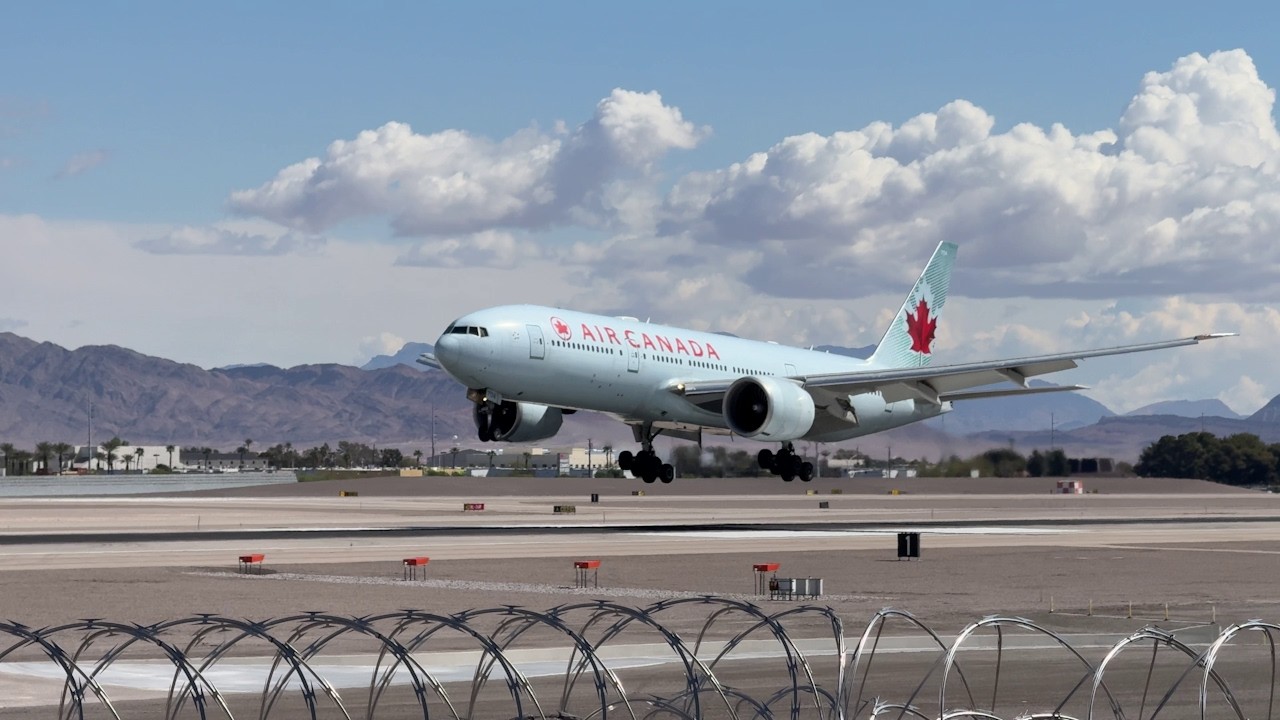 Fivk Air Canada Boeing 777-233(LR) lands at Las Vegas | C-FIVK - YouTube