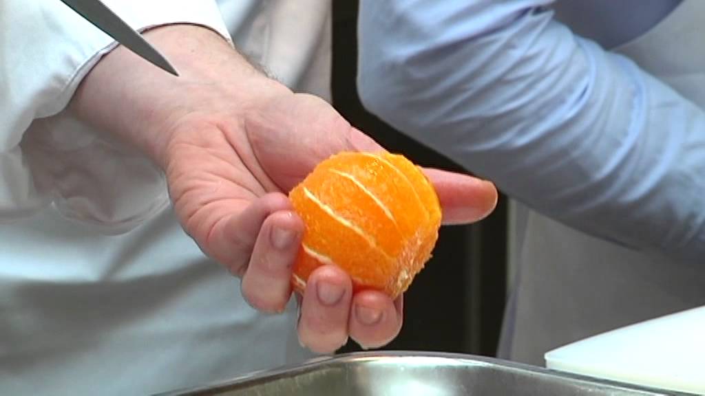 Biscuit framboise, crème vanille, suprême d'orange