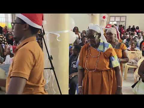 Wamugo Aongoza Kikundi Na Dansi Maalum Kuingia Kwenye Jukwaa Kwa Wimbo Wao 21st Dec 25 