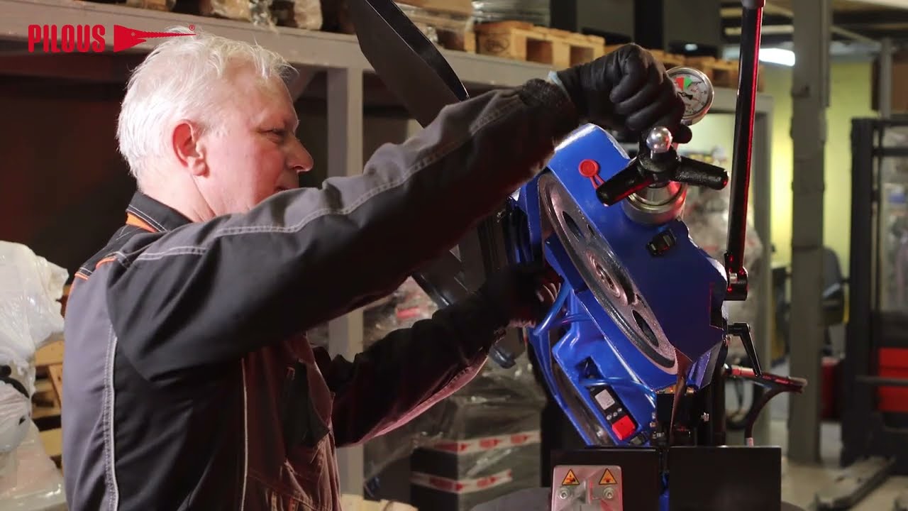 Výměna pilového pásu Pilous CZ - Band saw blade changing