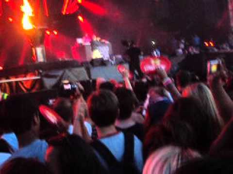 Dizzee Rascal - Entrance performance - Let the Bass Drop.AVI