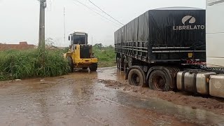 pá carregadeira 12c puxando actros 2651