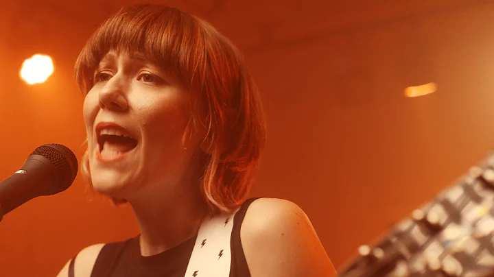Molly Tuttle: "Don't Let Go" (Live)