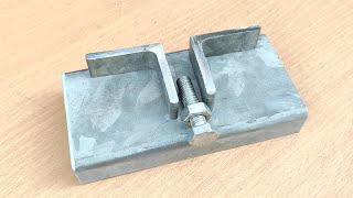 Very few people know about this iron metal bending tool