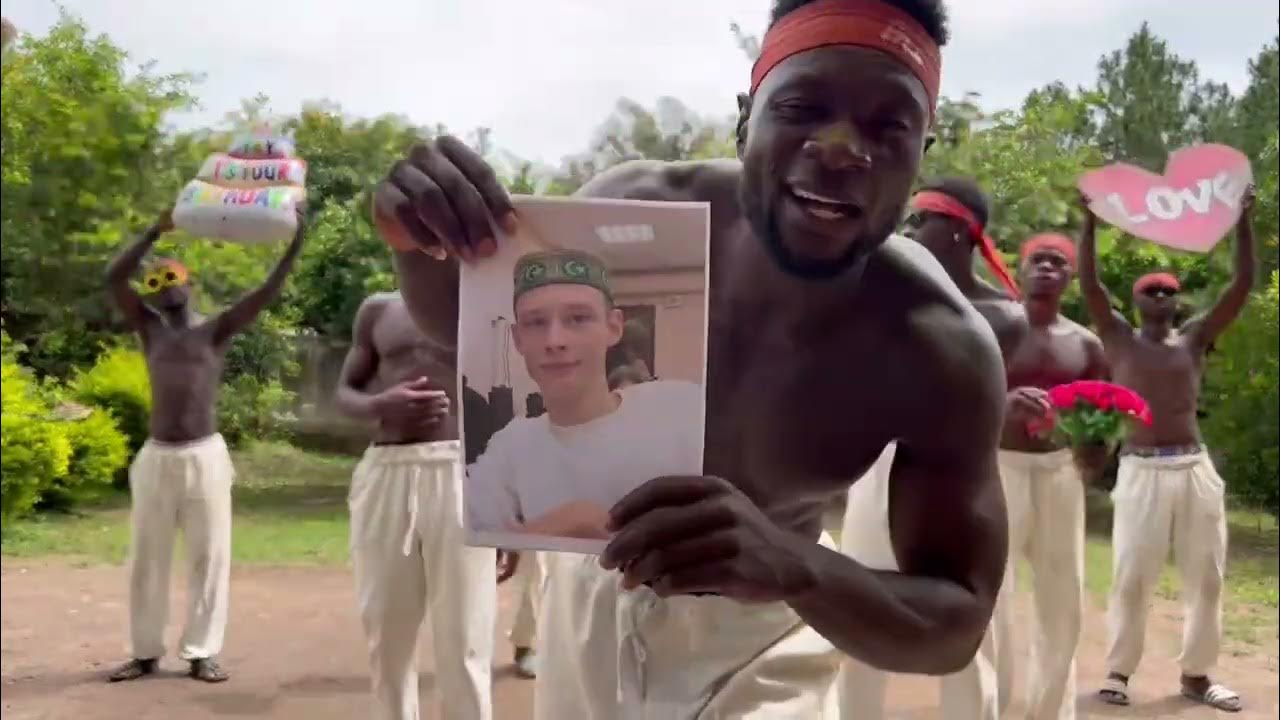 африканцы поздравляют