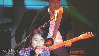 Danilla - Put Your Hands on My Shoulders @ Motion Blue Jakarta 21/12/15 [HD]