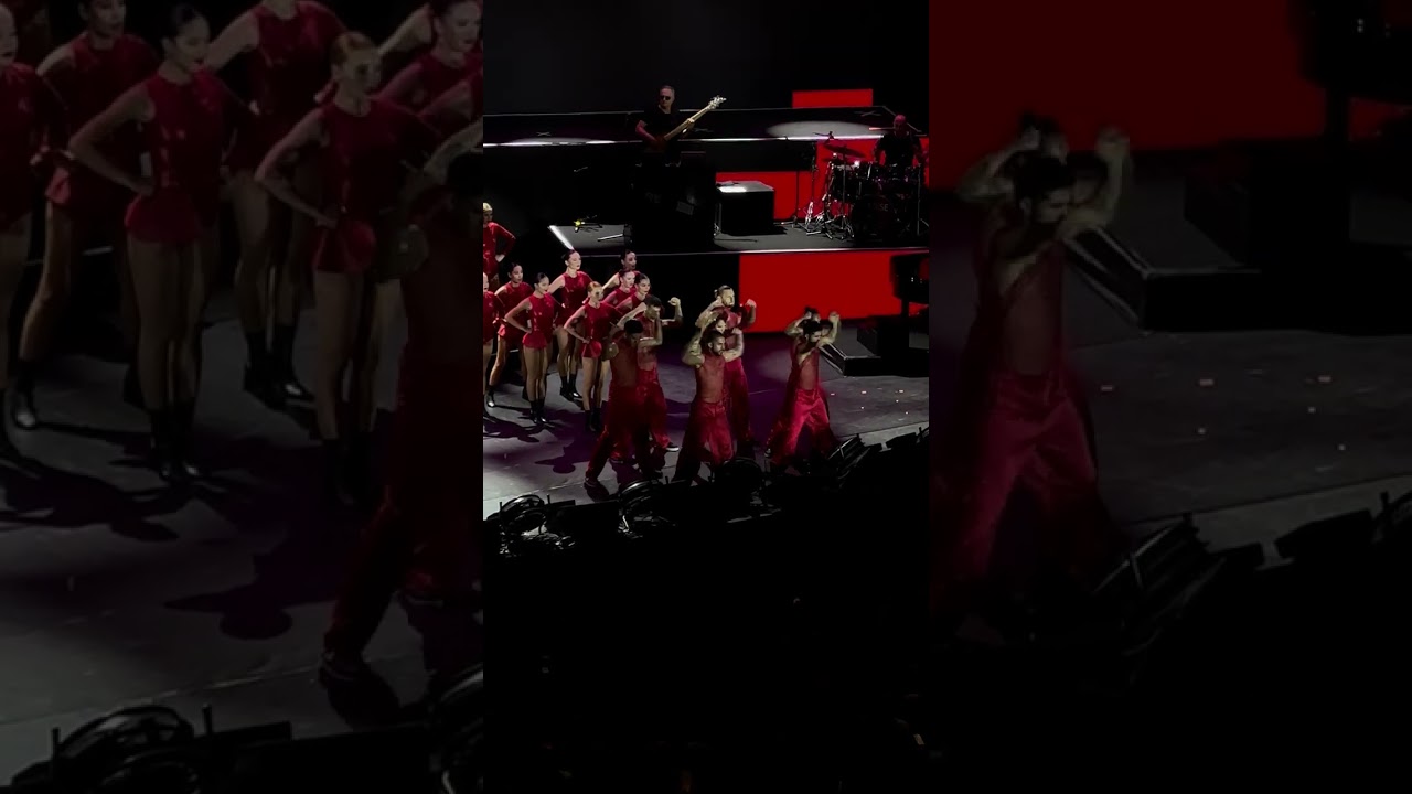 Hadise - Farkımız Var x Şampiyon (4K) (18 Temmuz 2024 - Harbiye)