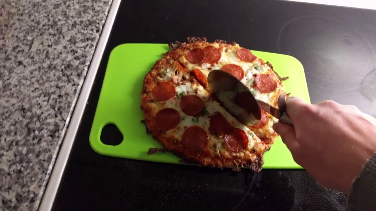 Salami pizza