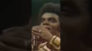 The Isley Brothers cover Todd Rundgren‘s “Hello It’s Me” on Soul Train (1974)