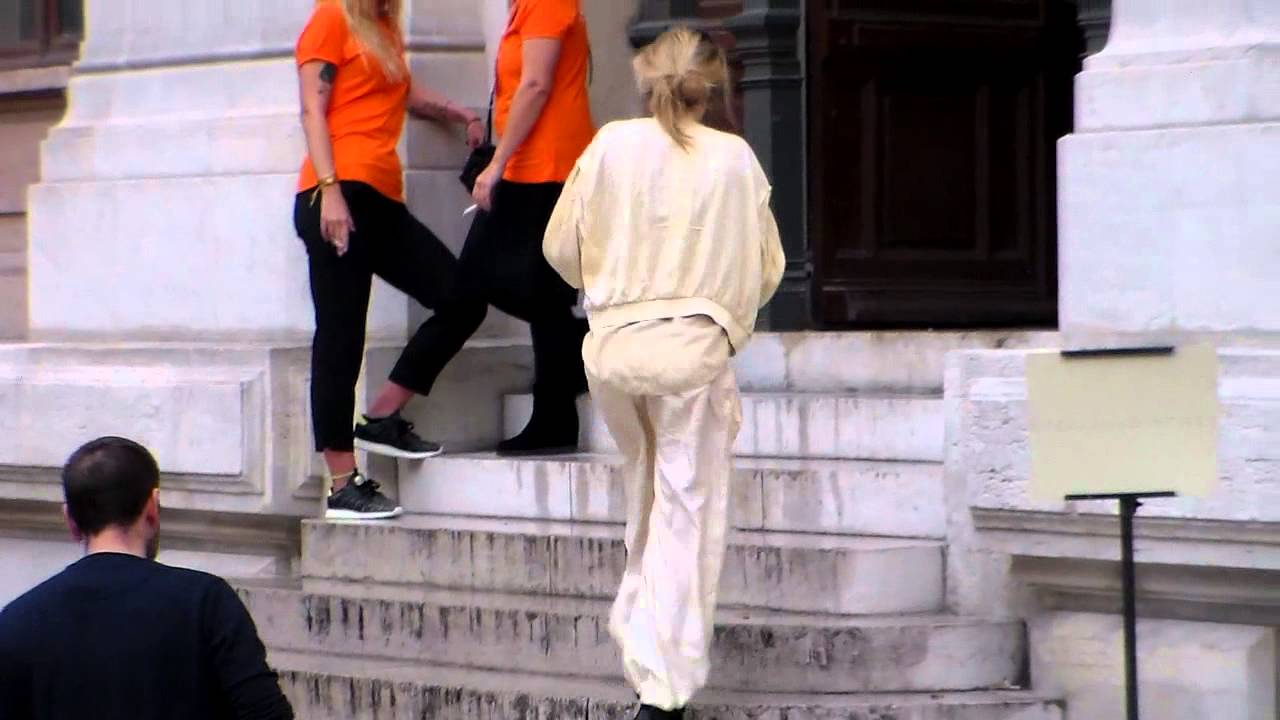 Cara DELEVINGNE @ Paris 29 september 2014 show Stella McCartney 