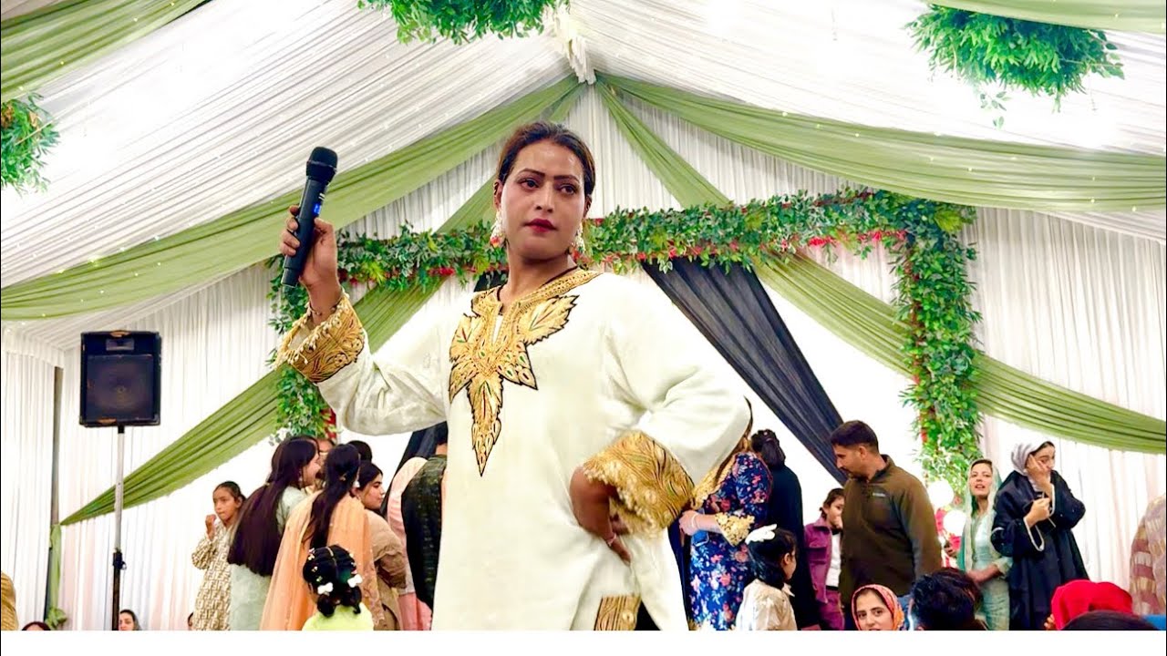 Beed Mai Tanhayi Mai !! 🤌❤️!! Dancer Boya & Dancer Hinna 💛💛!! 