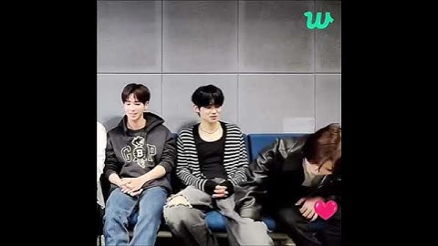 Their tease cute moments of yeongyu during the live ~!! ♥😄😳 #txt #yeonjun #beomgyu #yeongyu #beomjun