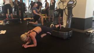 Power Plate | Reverse Plank with Knee Tucks