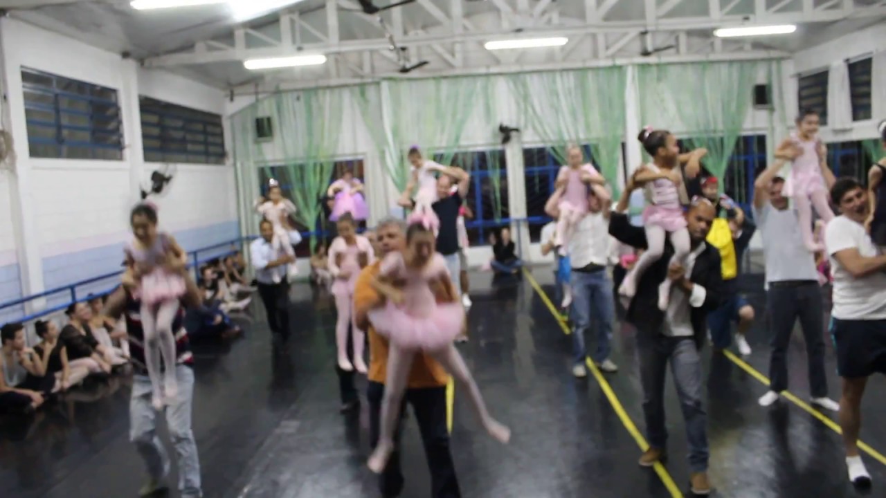 Aula de Ballet com os pais | Academia Marcia Angeli - AMA