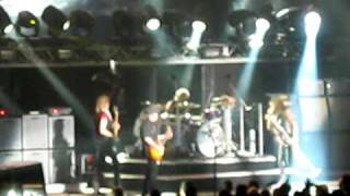 AEROSMITH'S Steven Tyler hits JoePerry over head w/ mic  LI Jones Beach show 81210