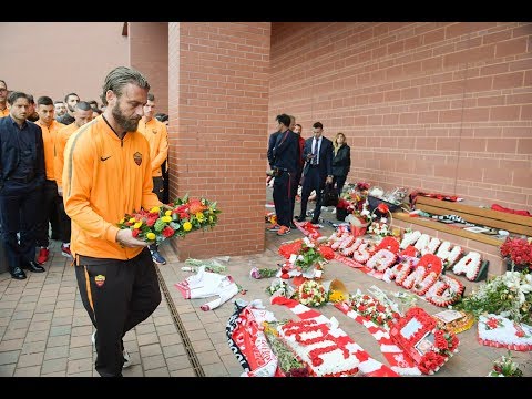 Liverpool v Roma: De Rossi lays wreath at Hillsborough memorial