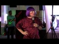 LA VECINA EN MANTA CON BANDA JOVEN (FIESTA PRIVADA)