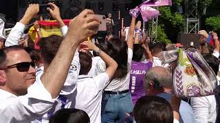 Taburete y aficion - como no te voy a querer - fan zone Real Madrid en París final Champions 2022