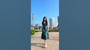 Elegant poses for when you’re wearing a dress ✨