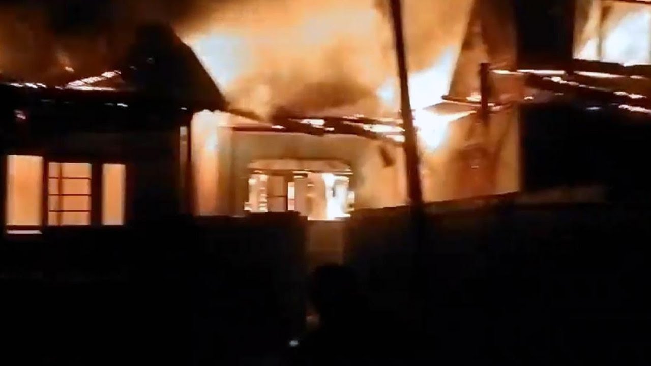 Baramulla: Two Residential Houses Gutted in Massive Fire Blaze In ...