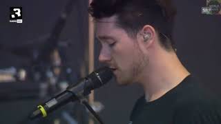 Bastille - Oblivion (live) @Rock en Sein (Awesome Charlie Guitar at the end)