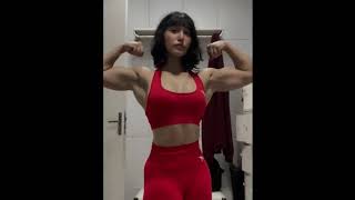 Model Huge Biceps 752.