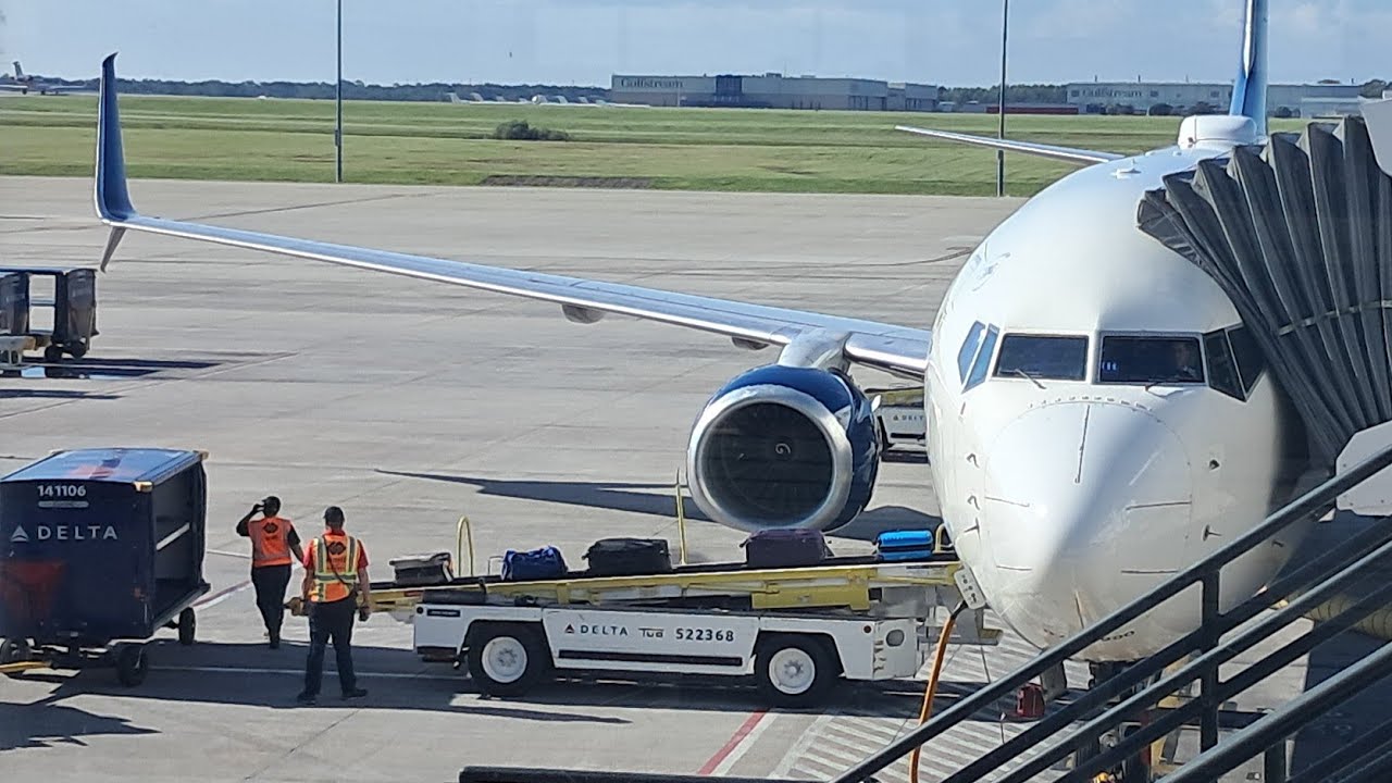 Delta Airlines (Skyteam) DL3213 SAV-ATL Savannah Departure (Short Report)