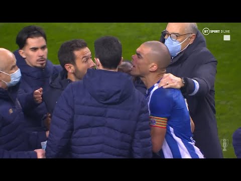 CARNAGE! 🤬🤯 Pepe receives one of FOUR red cards at full time of Porto v Sporting!