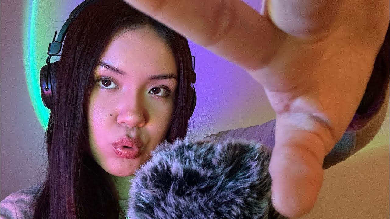 ASMR in Portuguese (em portugues) 🇧🇷🇵🇹 (whispering, hand movements ...