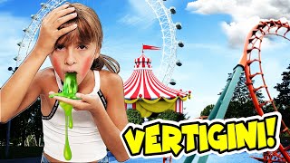 LETIZIA SI SENTE MALE HA LE VERTIGINI E VOMITA AL PARCO GIOCHI MENTRE VA NELLA RUOTA PANORAMICA!