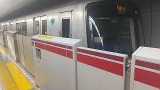 【発車】新宿駅を都営大江戸線12000形六本木大門方面行きが発車　ミニ７３３