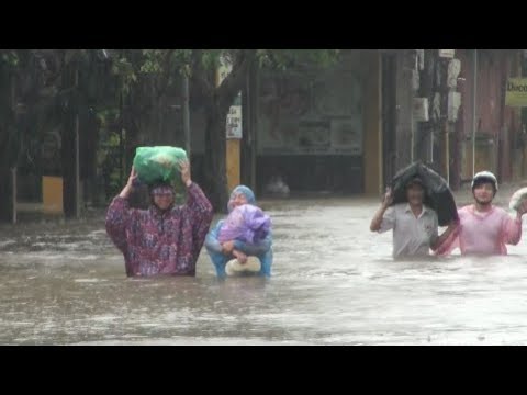 Heavy Floods Kill Dozens in Vietnam 1