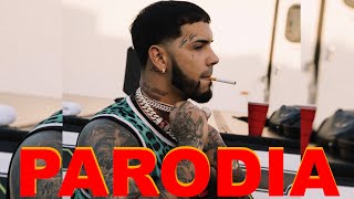 Anuel fum@ y después no puede hablar en la entrevista