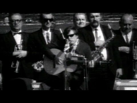 1968 WS Gm5: Jose Feliciano performs natonal anthem